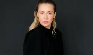Katarzyna Warnke w czerni, gotowa na kolejne role w filmach.