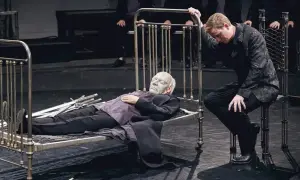 Hamlet spektakl w Warszawie: nowa inscenizacja, która zachwyca