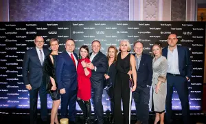 Niezwyciężony w teatrze 6 piętro – poznaj fabułę i obsadę spektaklu