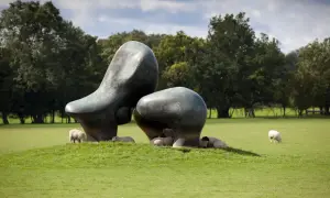 Henry Moore rzeźby: odkryj niezwykłe dzieła i ich znaczenie w Polsce