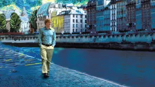 Mężczyzna spaceruje nad Sekwaną w Paryżu, jakby wyjęty z jednego z filmów o Paryżu, z tłem przypominającym "Gwieździstą noc" Van Gogha.