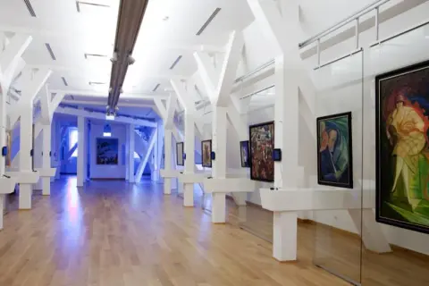 Galeria sztuki nowoczesnej w Warszawie - odkryj fascynujące wystawy