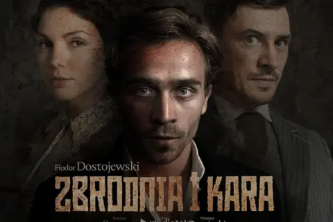 Trzech aktorów w mrocznej scenerii, z plamami krwi. W centrum młody mężczyzna, po bokach kobieta i drugi mężczyzna. Plakat do "Zbrodni i Kary" z Eudoksją Romanową.