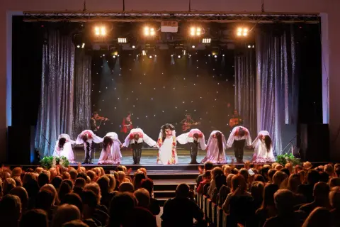 Elementy teatru: Kluczowe składniki, które zmieniają spektakl