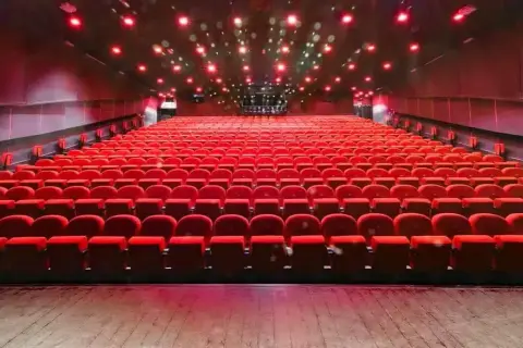 Spektakle w Teatrze Capitol: odkryj wyjątkowe wydarzenia w Warszawie
