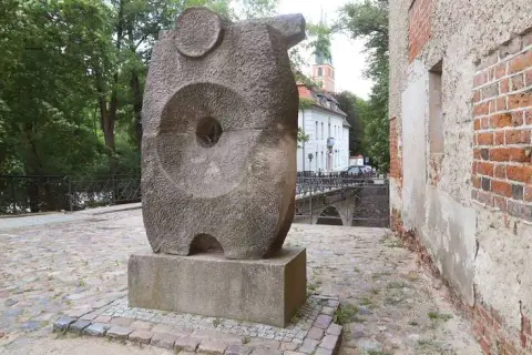 Rzeźby Poznań: odkryj niezwykłe pomniki i ich tajemnice w mieście