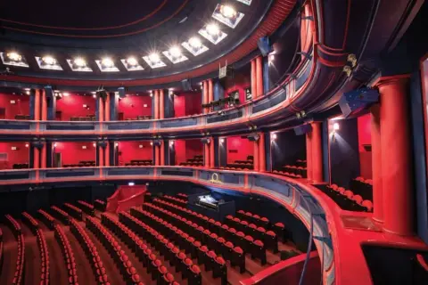 Widok z loży w teatrze Roma – co warto wiedzieć przed wizytą