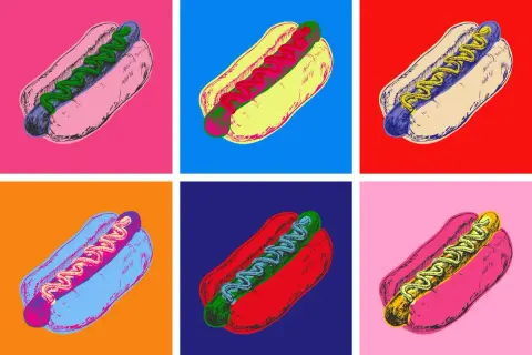Pop art przykłady: sześć hot dogów w różnych, jaskrawych kolorach, każdy na innym tle.