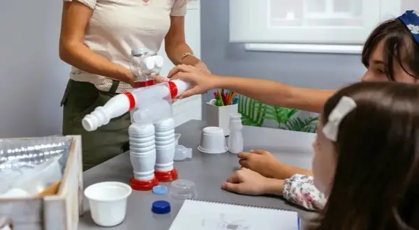 Jak zrobić rzeźbę z recyklingu - proste projekty dla każdego
