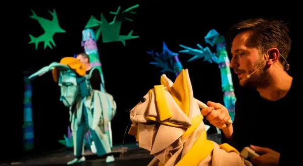 Sztuka ART: Emocjonująca opowieść o przyjaźni i sztuce w teatrze