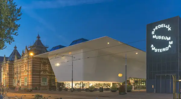 Muzeum sztuki nowoczesnej Amsterdam: odkryj skarby i wystawy
