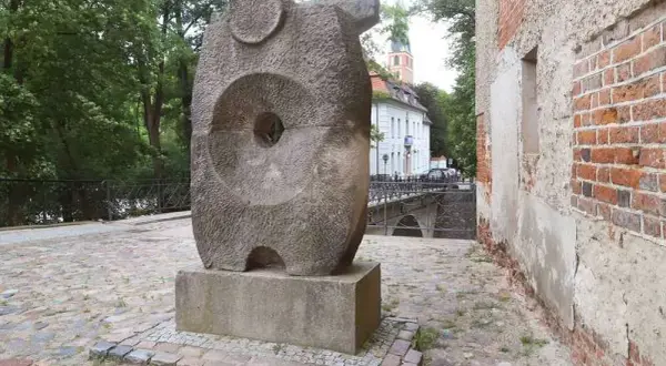 Rzeźby Poznań: odkryj niezwykłe pomniki i ich tajemnice w mieście