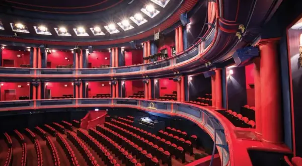 Widok z loży w teatrze Roma – co warto wiedzieć przed wizytą