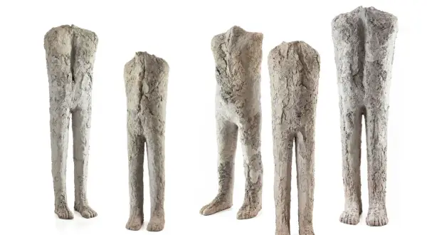 Rzeźby Abakanowicz: Odkryj ich głębię i znaczenie w sztuce współczesnej