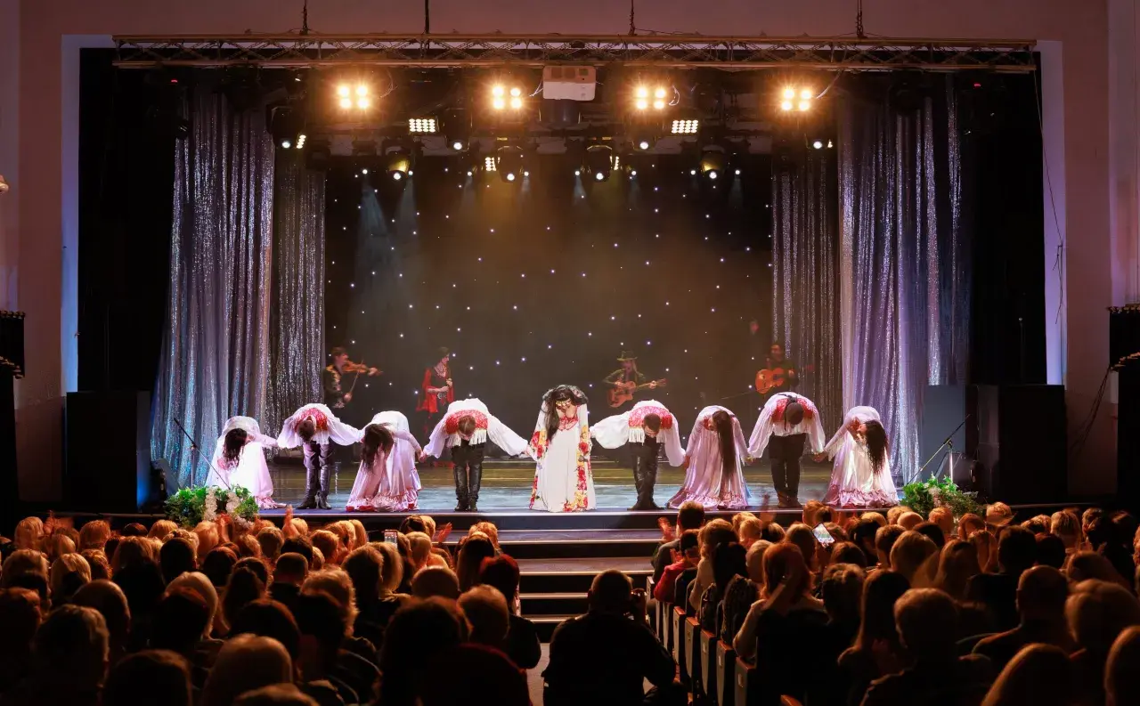 Elementy teatru: Kluczowe składniki, które zmieniają spektakl