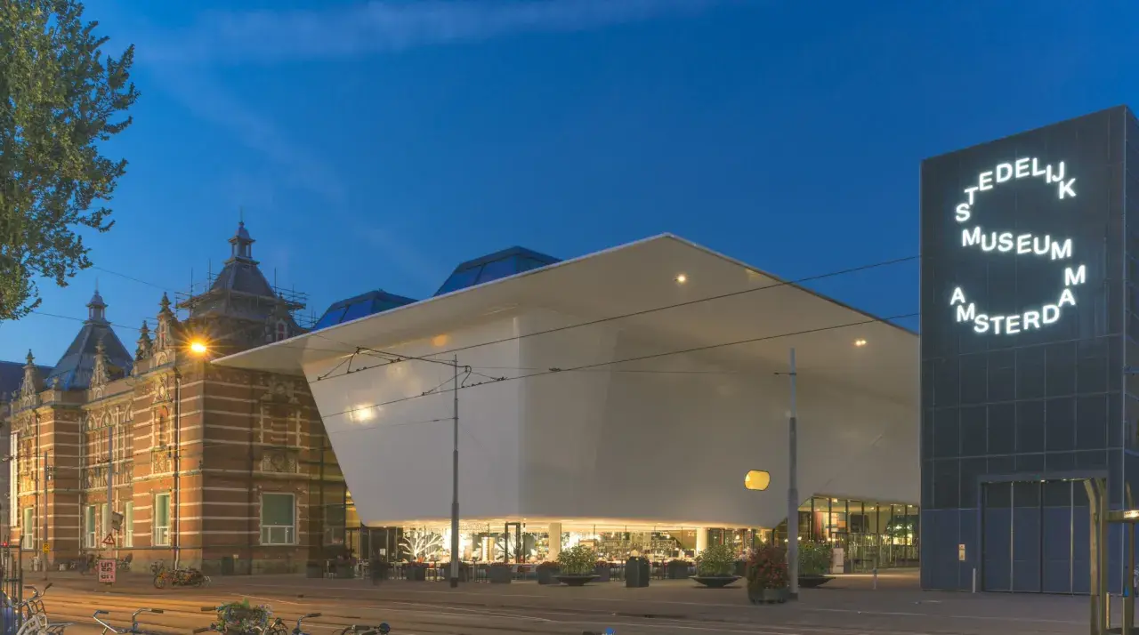 Muzeum sztuki nowoczesnej Amsterdam: odkryj skarby i wystawy