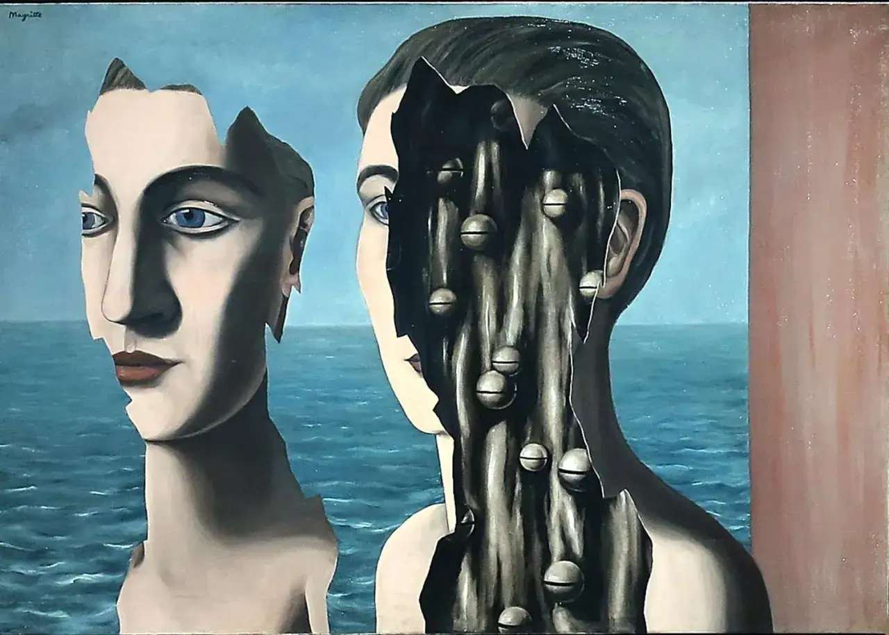 Dwie połówki twarzy, jedna gładka, druga z wnętrzem pełnym kulek, na tle morza. Dzieło w stylu surrealizm.