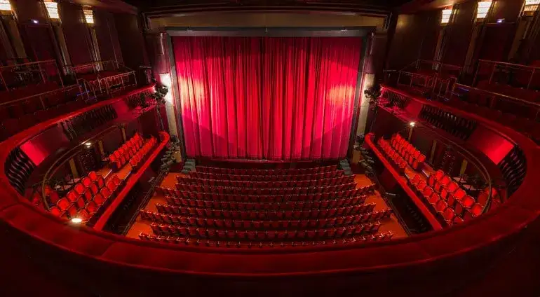 Zdjęcie Teatr Nowy spektakle – aktualny repertuar i nadchodzące wydarzenia