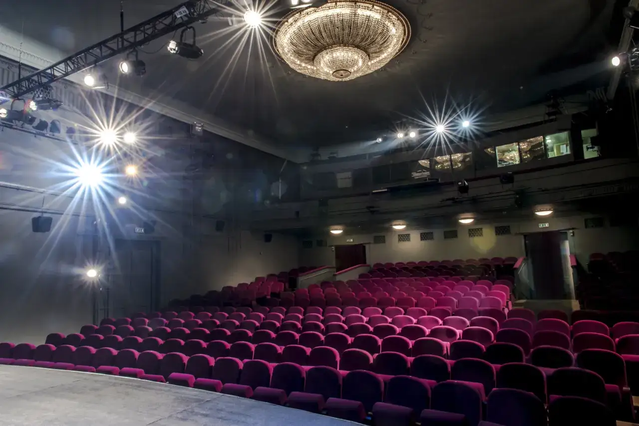 Zdjęcie Teatr Buffo widownia: poznaj pojemność i układ miejsc w audytorium