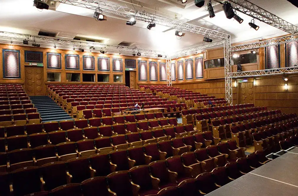 Zdjęcie Teatr 6 piętro sala – idealne miejsce na wydarzenia i spektakle