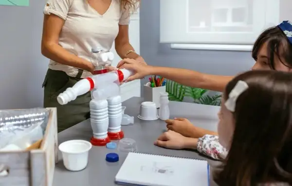 Jak zrobić rzeźbę z recyklingu - proste projekty dla każdego