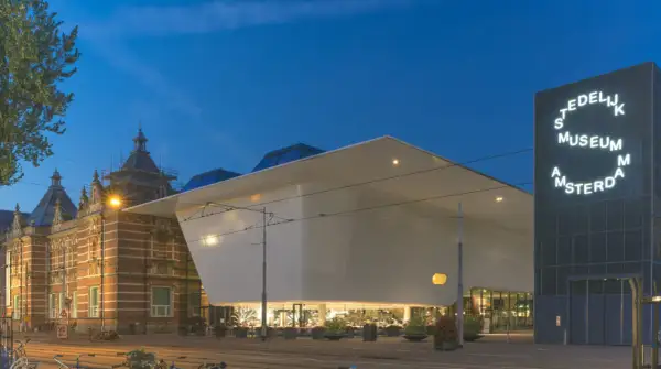 Muzeum sztuki nowoczesnej Amsterdam: odkryj skarby i wystawy
